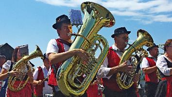 TRADITION UND BRAUCHTUM